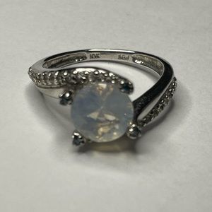 Incredible 10K Gold Opal Ring Size 6.5